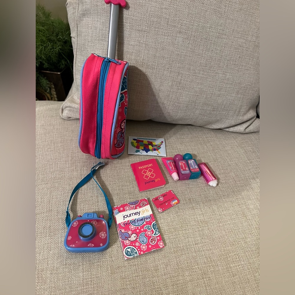 Journey Girls Roller Bag.
Jetsetter Luggage Set for 18” Dolls.